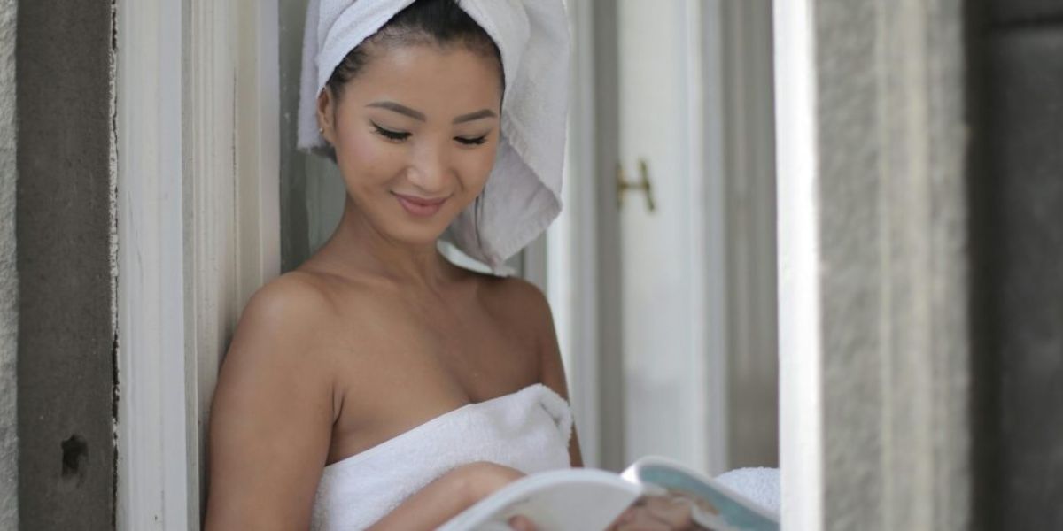 The Holiday Glow Guide: Must-Have Supplements & Self-Care for the Festive Season